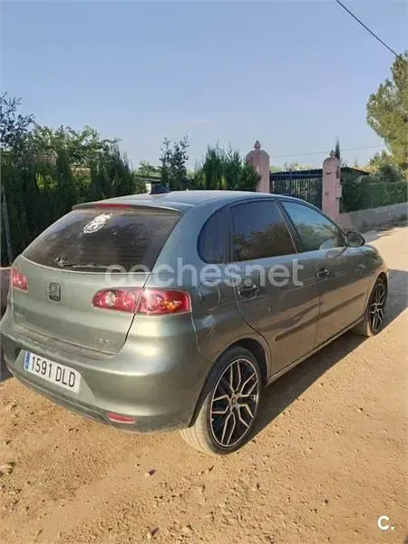 Usado Seat Ibiza 75 CV (55 kW) 2005 Gris / plata Utilitario