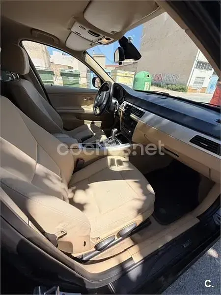 Usado BMW 320 177 CV (130 kW) 2011 Negro Familiar