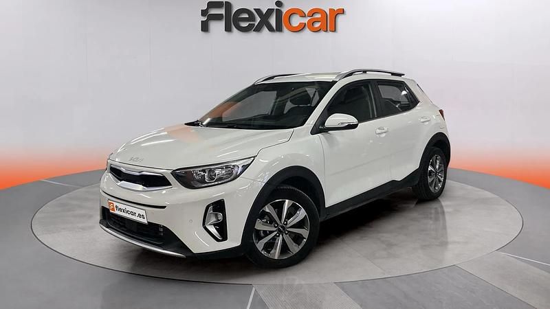 Usado Kia Stonic 101 CV (74 kW) 2022 Blanco SUV