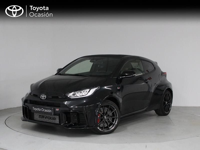 Gris Usado 2024 Toyota Yaris Berlina | 46.490 € - Imagen 1/4