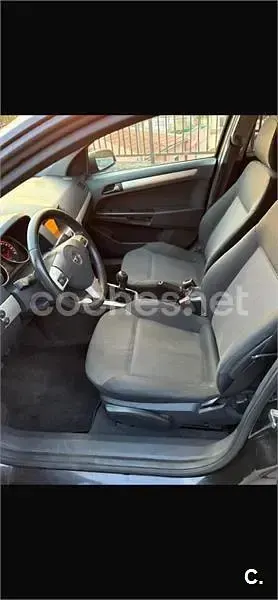 Usado Opel Astra Edition 115 CV (84 kW) 2010 Negro Berlina