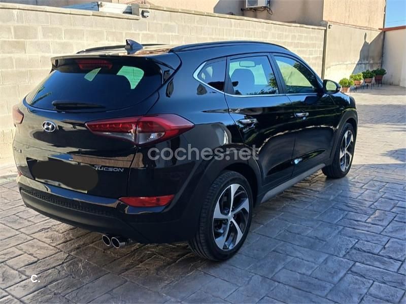 Usado Hyundai Tucson Style 141 CV (103 kW) 2018 Negro SUV