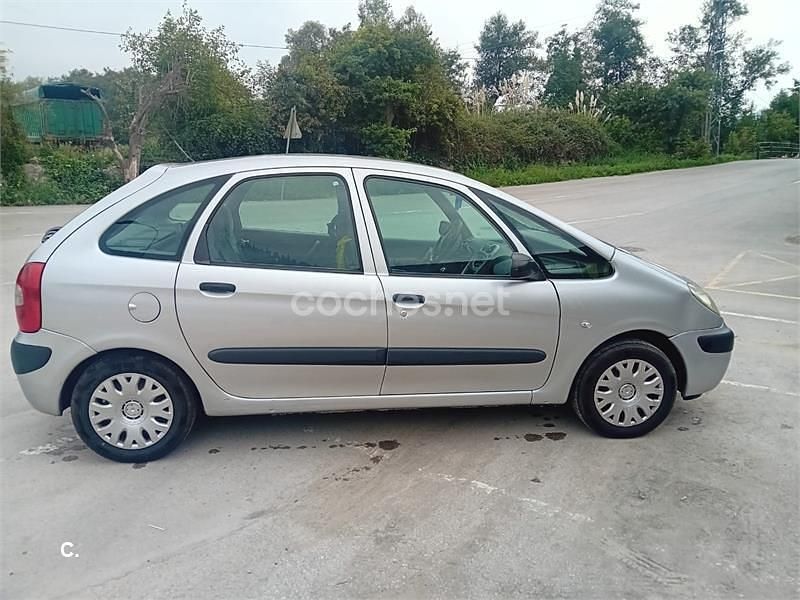Gris / plata Usado 2006 Citroën Xsara Picasso Monovolumen | 2000 € (Precio justo) - Imagen 1/4