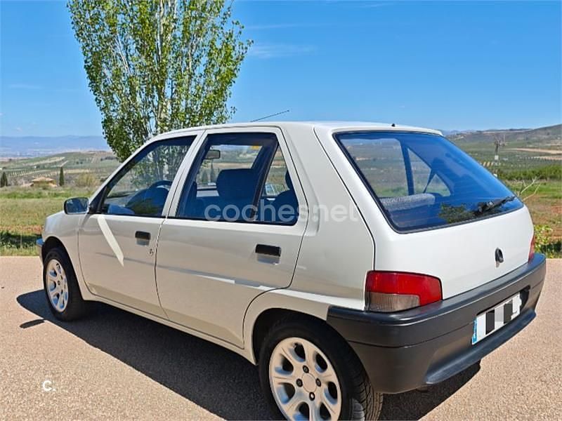 Usado Peugeot 106 50 CV (36 kW) 1993 Blanco Utilitario