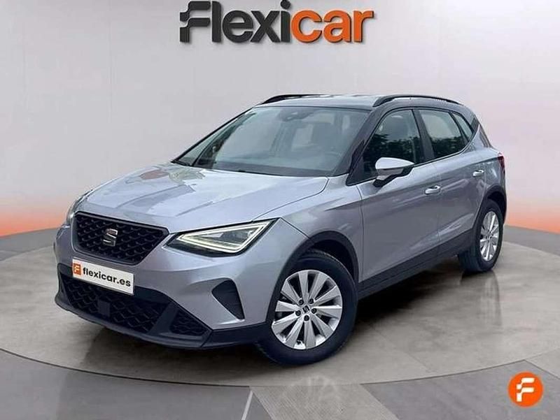 Usado Seat Arona Style 110 CV (80 kW) 2022 Gris SUV