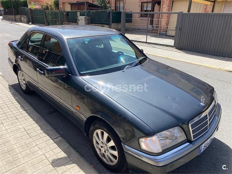 Usado Mercedes C220 Elegance 95 CV (69 kW) 1995 Negro Berlina
