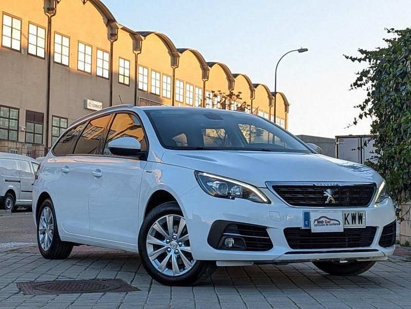 Usado Peugeot 308 SW Style 130 CV (95 kW) 2019 Blanco Familiar