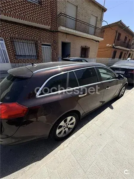 Usado Opel Insignia Excellence 130 CV (95 kW) 2013 Marrón Familiar