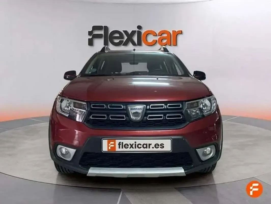 Käytetty Dacia Sandero Stepway 90 HP (66 kW) 2020 Punainen Sedan