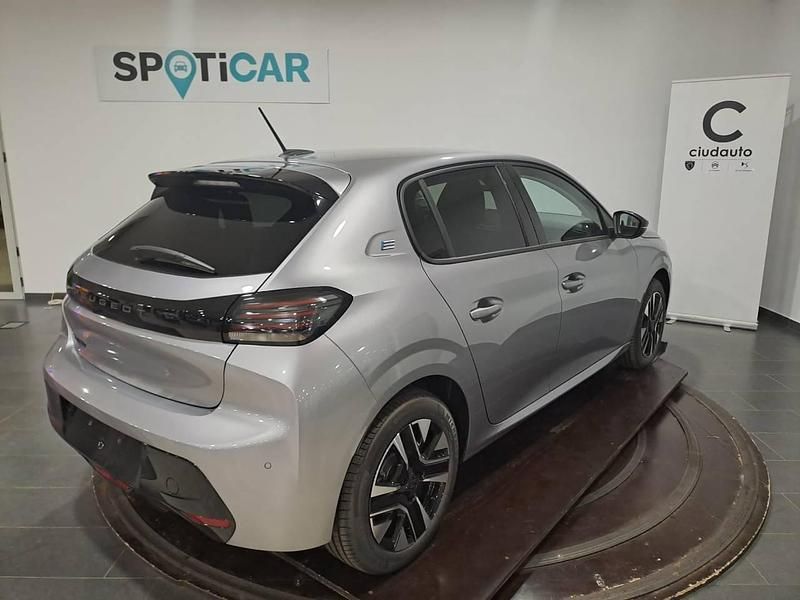 Usado Peugeot e-208 Style 100 kW (136 CV) 2024 Gris Utilitario