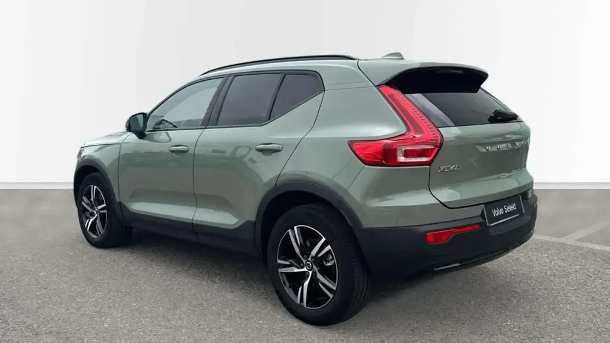 Käytetty Volvo XC40 Plus 163 HP (119 kW) 2025 Katumaasturi