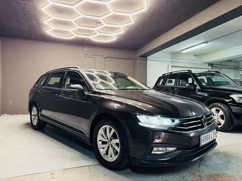 Usado VW Passat Business 122 CV (89 kW) 2022 Gris / plata Familiar