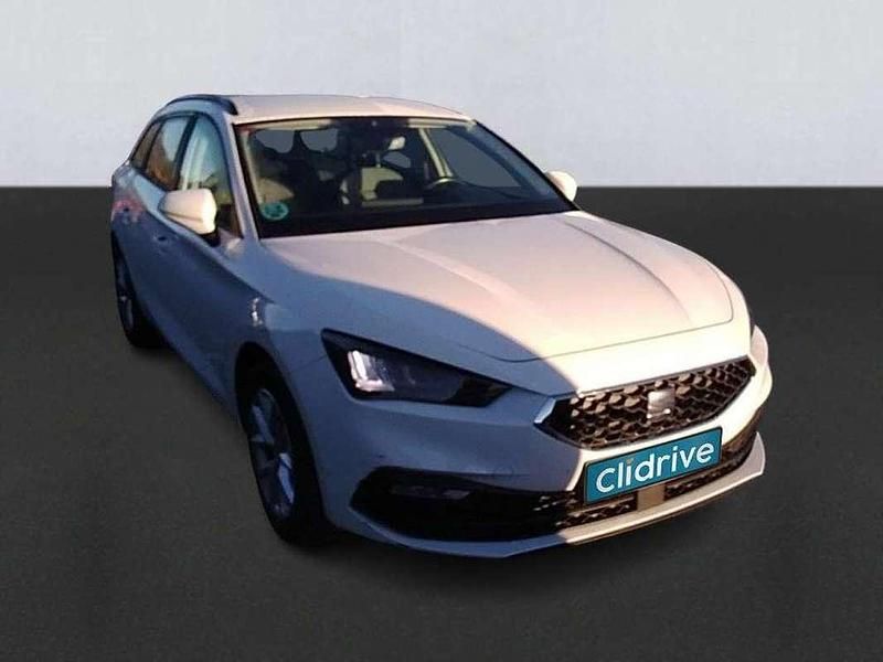 Usado Seat Leon Style 116 CV (85 kW) 2021 Blanco Familiar
