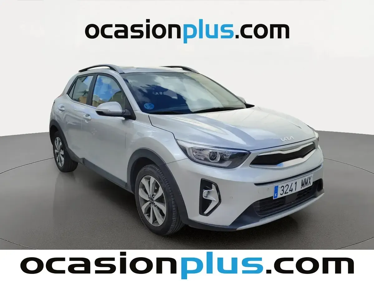 Käytetty Kia Stonic 101 HP (74 kW) 2024 Harmaa Katumaasturi