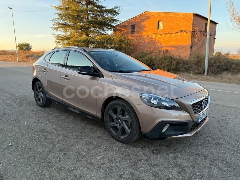 Beige Usado 2015 Volvo V40 Kinetic Berlina | 11.490 € (Precio justo) - Imagen 1/4