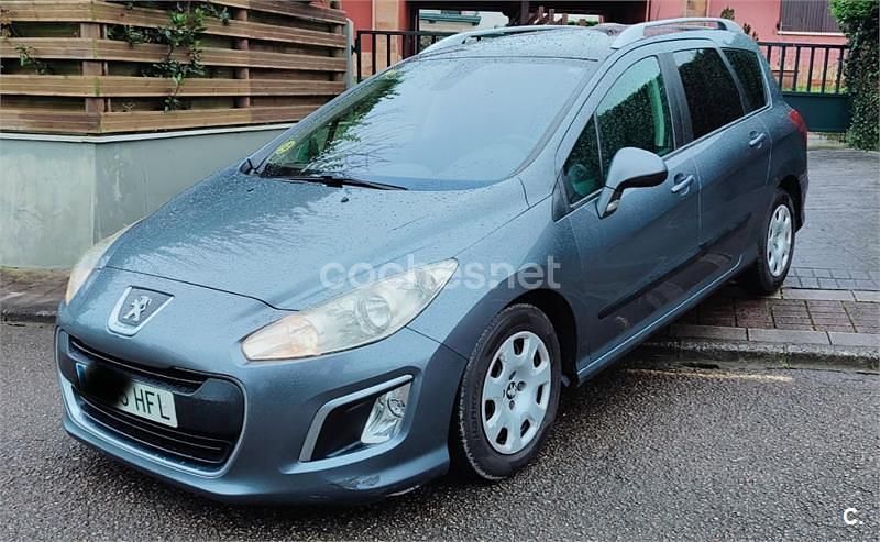 Usado Peugeot 308 SW Access 112 CV (82 kW) 2011 Gris / plata Familiar