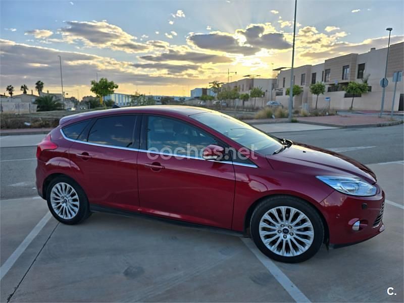 Brugt Ford Focus Titanium 115 HK (84 kW) 2012 Rød Sedan