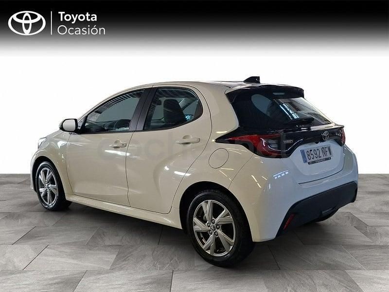 Usado Toyota Yaris Hybrid Active 116 CV (85 kW) 2025 Blanco Berlina
