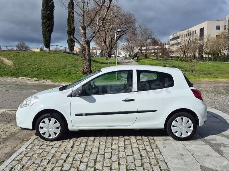 Usado Renault Clio II Authentique 75 CV (55 kW) 2010 Blanco Berlina