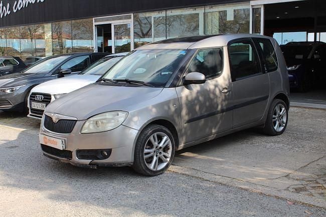 Usado Skoda Roomster Fun 105 CV (77 kW) 2008 Gris Monovolumen