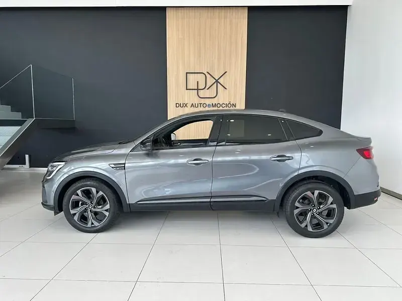 Usado Renault Arkana RS Line 160 CV (117 kW) 2023 Gris / plata SUV