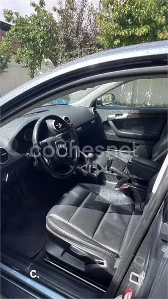 Usado Audi A3 Ambition 105 CV (77 kW) 2011 Gris / plata Utilitario