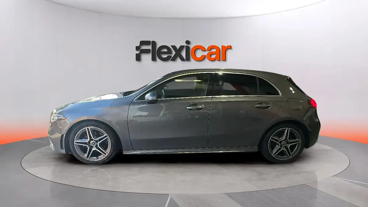 Usado Mercedes A180 116 CV (85 kW) 2020 Gris Berlina