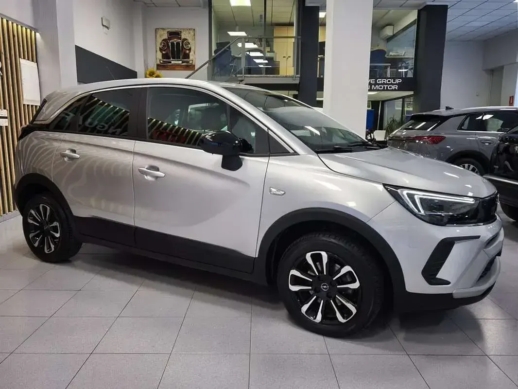 Usado Opel Crossland Elegance 109 CV (80 kW) 2023 Gris SUV