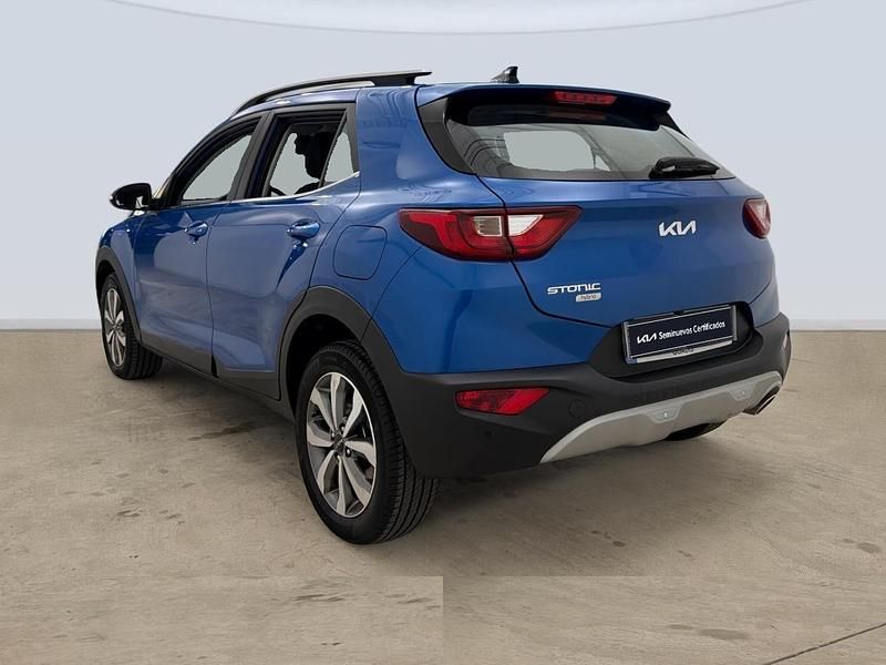Usado Kia Stonic 100 CV (73 kW) 2025 Azul SUV