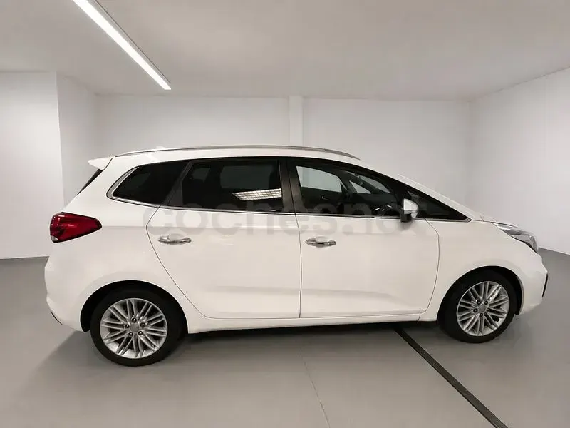 Usado Kia Carens 115 CV (84 kW) 2018 Blanco Monovolumen