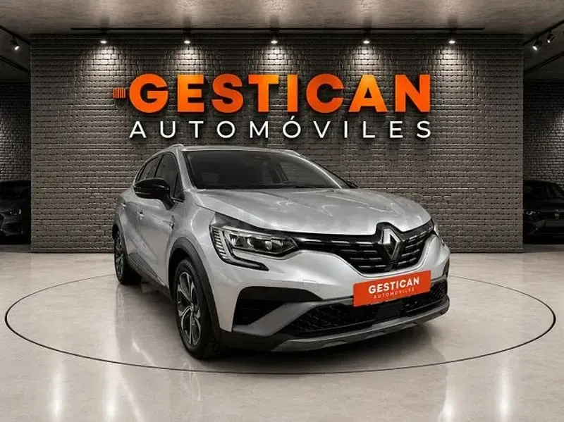 Usado Renault Captur RS Line 160 CV (117 kW) 2022 Gris / plata SUV