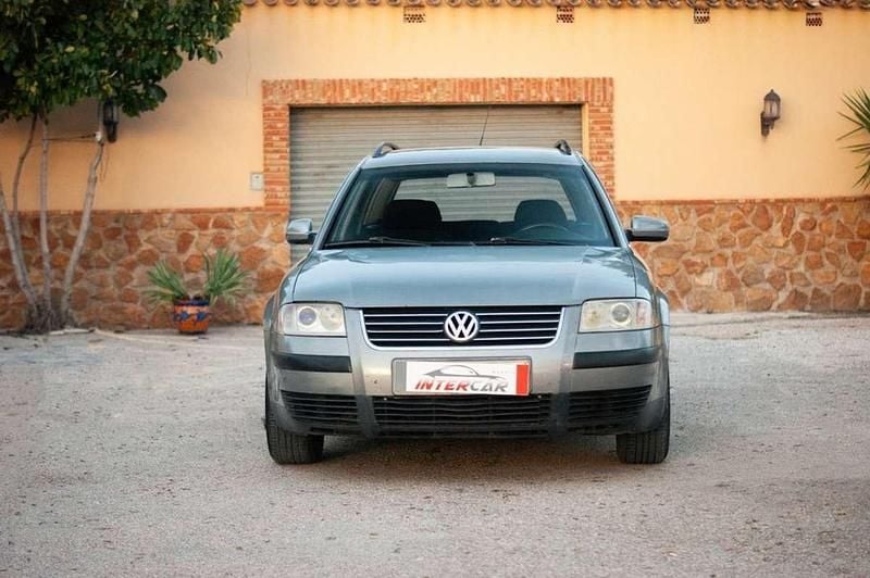 Usado VW Passat Trendline 130 CV (95 kW) 2001 Gris / plata Familiar
