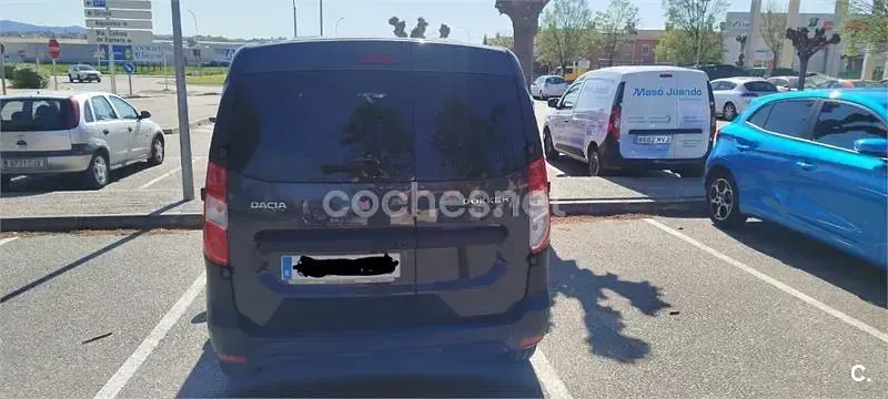 Usado Dacia Dokker 102 CV (75 kW) 2018 Negro Monovolumen