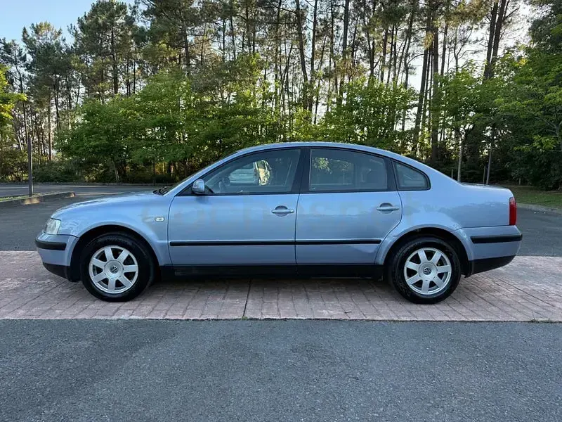 Usado VW Passat Trendline 90 CV (66 kW) 2000 Azul Berlina