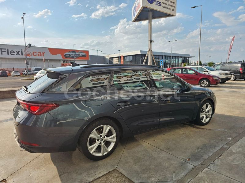 Usado Seat Leon FR 150 CV (110 kW) 2021 Gris / plata Familiar