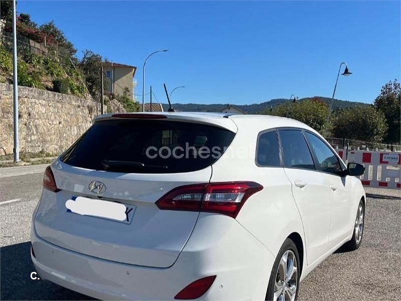 Usado Hyundai i30 Blackline 110 CV (80 kW) 2014 Blanco Familiar