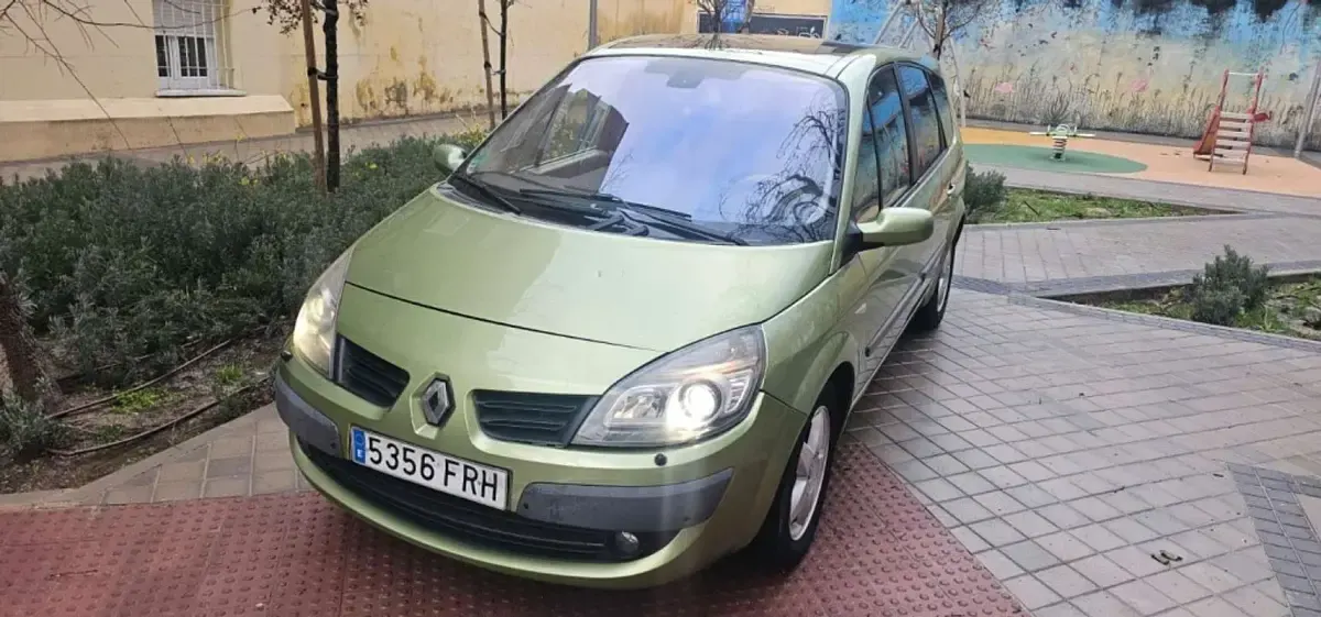 Usado Renault Grand Scénic II Privilege 135 CV (99 kW) 2008 Verde Monovolumen