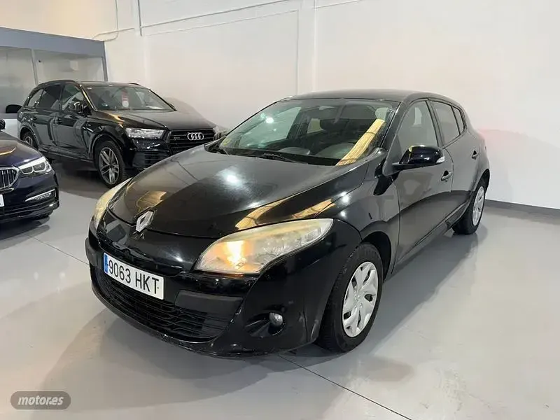 Usado Renault Mégane III Authentique 90 CV (66 kW) 2012 Gris Berlina