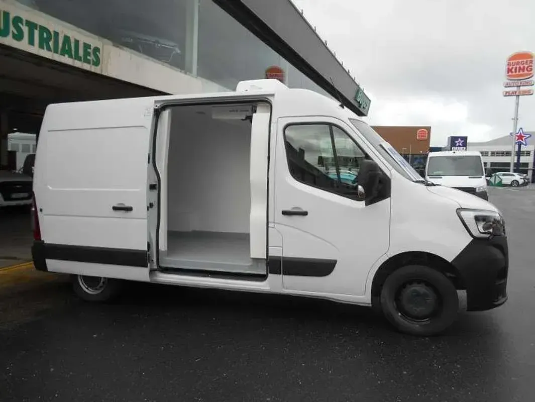 Usado Renault Master 135 CV (99 kW) 2022 Blanco Monovolumen