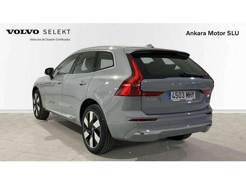 Gris Usado 2023 Volvo XC60 Core SUV | 59.950 € - Imagen 1/4