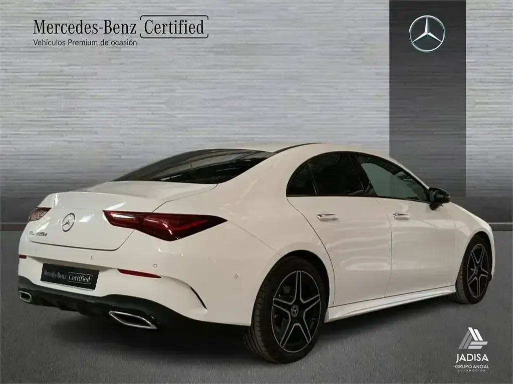 Usado Mercedes CLA220 AMG line 190 CV (139 kW) 2025 Azul Berlina