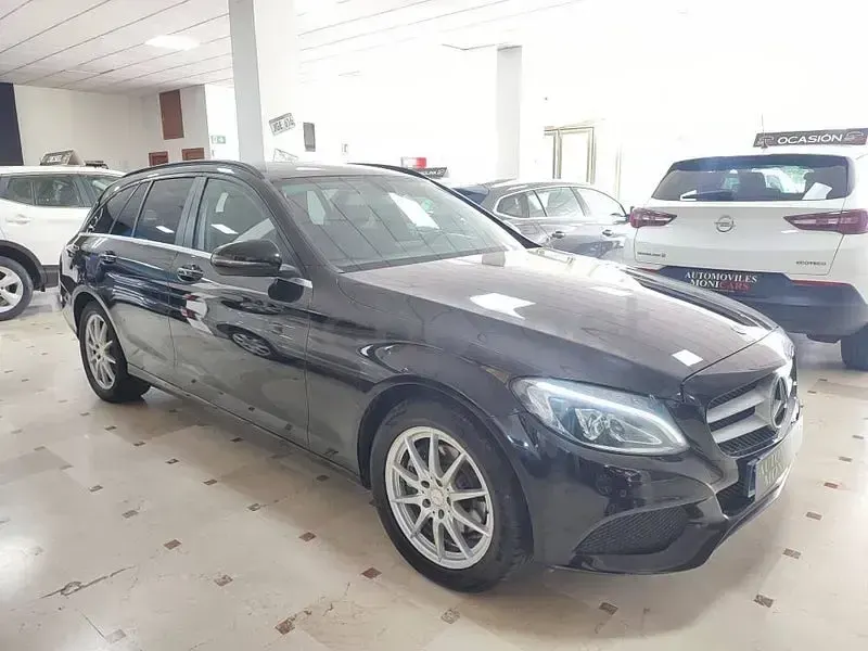 Usado Mercedes C220 170 CV (125 kW) 2016 Negro Familiar