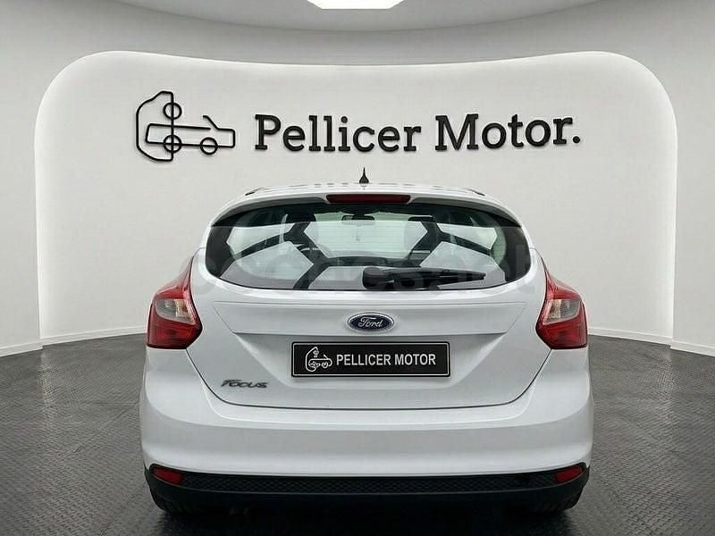 Usado Ford Focus Trend 95 CV (69 kW) 2013 Blanco Utilitario