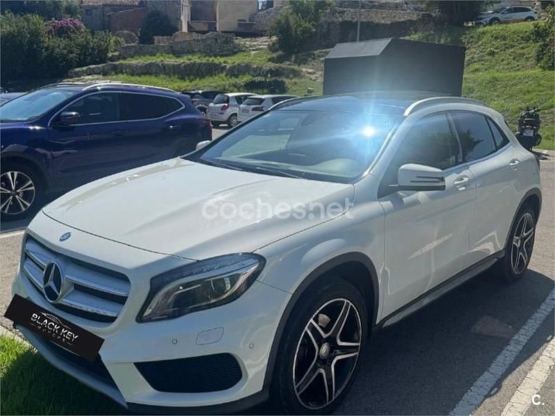 Blanco Usado 2016 Mercedes GLA220 AMG line SUV | 23.999 € (Un poco caro) - Imagen 1/4