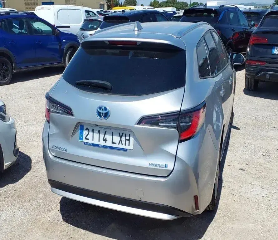 Usado Toyota Corolla Active 122 CV (89 kW) 2022 Gris / plata Familiar