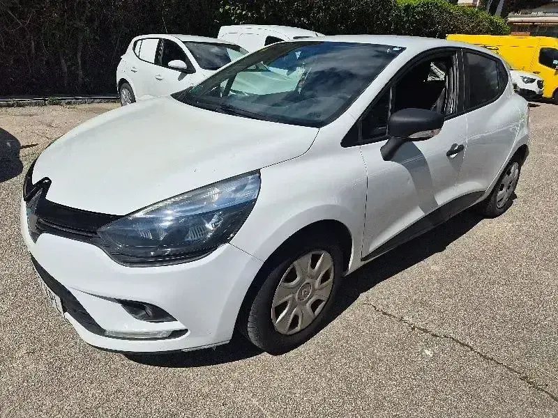 Usado Renault Clio IV 75 CV (55 kW) 2018 Blanco Utilitario