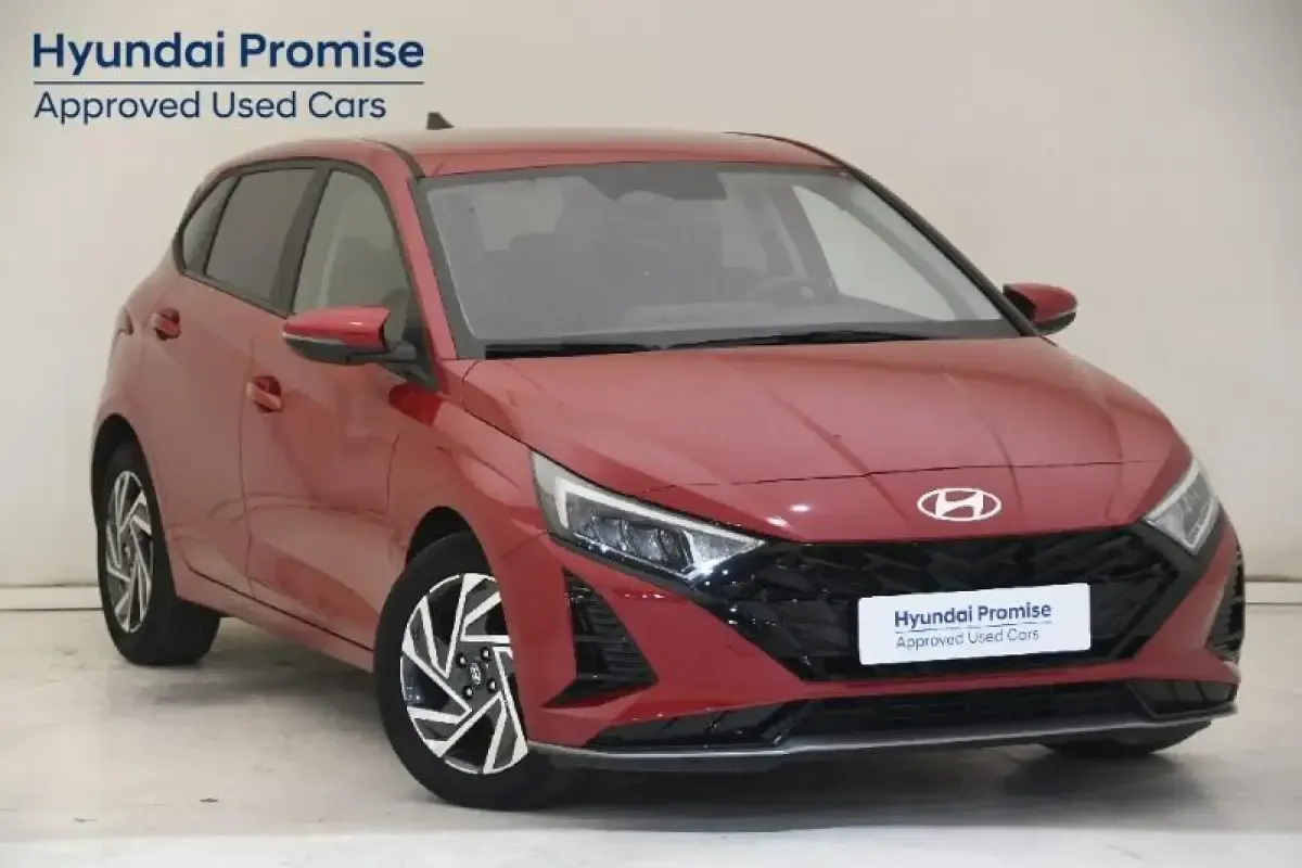 Begagnad Hyundai i20 100 HK (73 kW) 2025 Röd Halvkombi