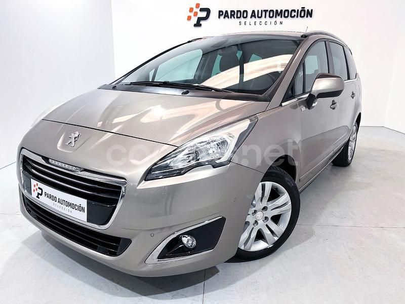 Usado Peugeot 5008 Style 120 CV (88 kW) 2017 Gris / plata Monovolumen