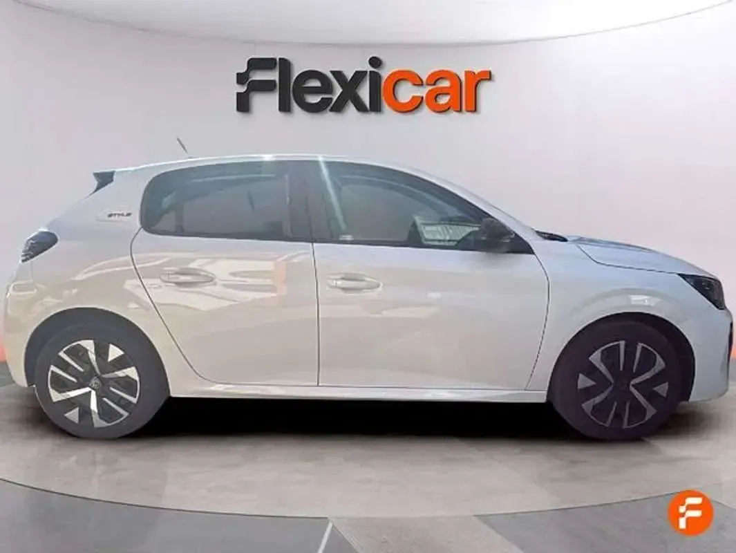 Usado Peugeot 208 Style 101 CV (74 kW) 2024 Blanco Utilitario