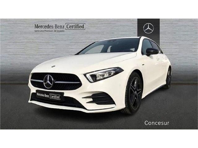 Blanco polar Usado 2022 Mercedes A180 AMG line Berlina | 28.900 € (Precio justo) - Imagen 1/4